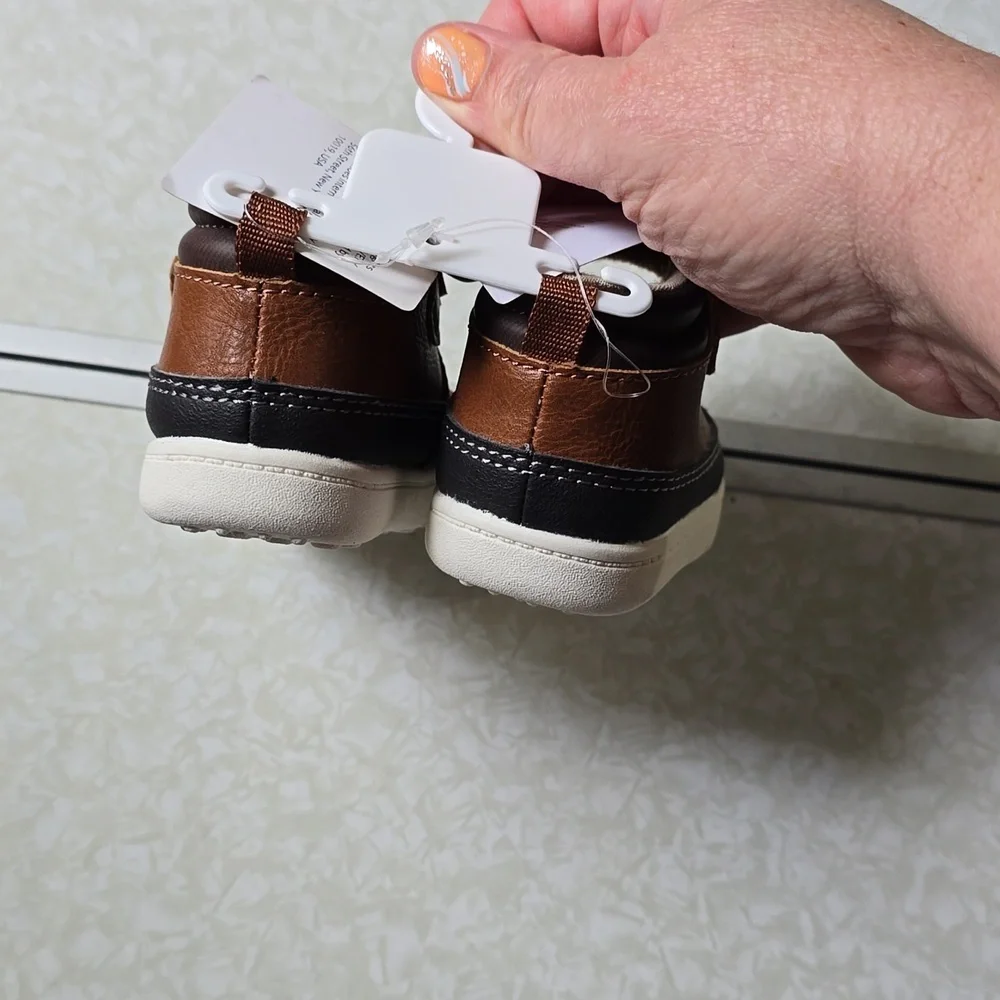 Carters‎ baby boy winter boots size 2.5 NWT